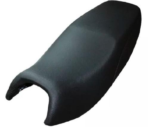 Asiento completo color negro. Material XXXX. Con costura color rojo