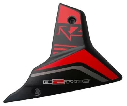 Cubierta decorativa derecha bajomotor (sticker rojo)