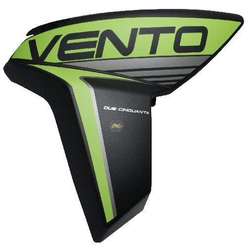 [A9-1145] Cubierta/tapa izquierda de tanque. Color negra con verde, material plastico, con sticker de vento