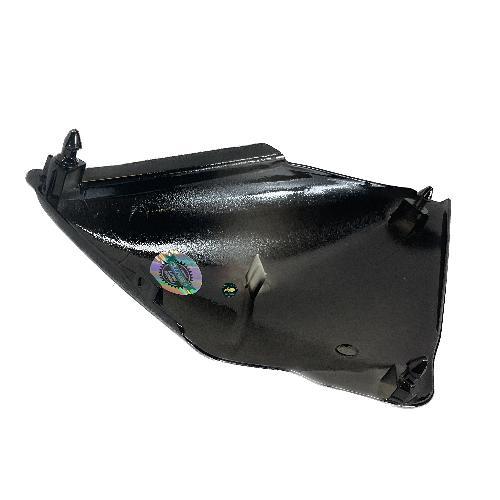[A9-1372] Cubierta/tapa lateral izquierda, color negro, material plastico, (con sticker xl)