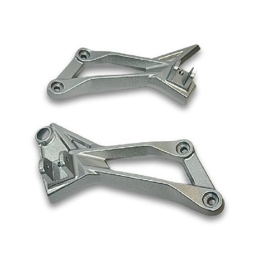 [H0-1078] Posapie trasero con base derecho e izquierdo. Color gris, tipo retractil